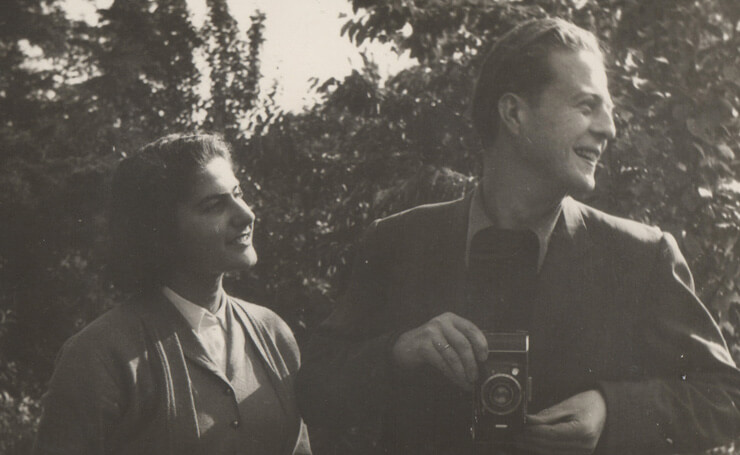 1955. Andrzej i Janina Komierowscy w ogrodzie Tadeusza i Niny Pawlińskich w Pleszewie.