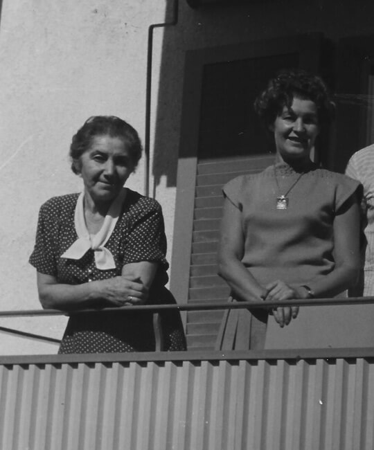 1959. Irena Zumbach z matką, Stefanią Klotzek, na balkonie mieszkania Zumbachów w Kloten.