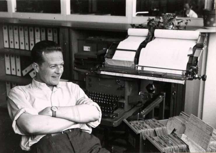1959. Andrzej Komierowski w biurze, podczas pracy w firmie Schindlera.