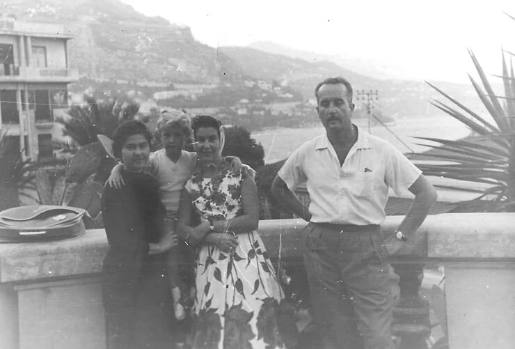 1959. Janina Komierowska (z lewej) z rodziną Zumbachów na tarasie kasyna w Monte Carlo.