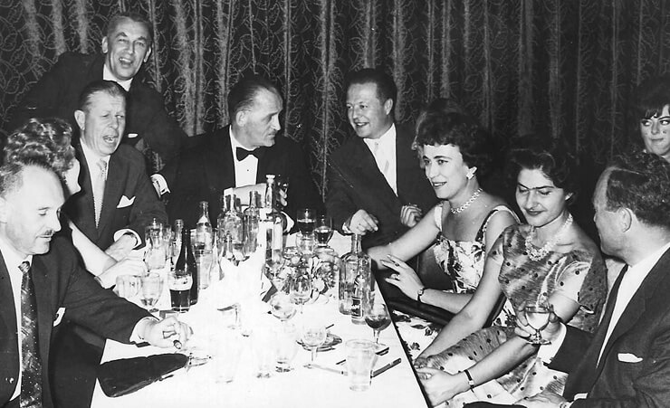 1962. Południowoafrykańska Polonia (m.in. Komierowscy, Sadowscy, Włodzimierz Strzałkowski) przy stole na Balu Polskim.